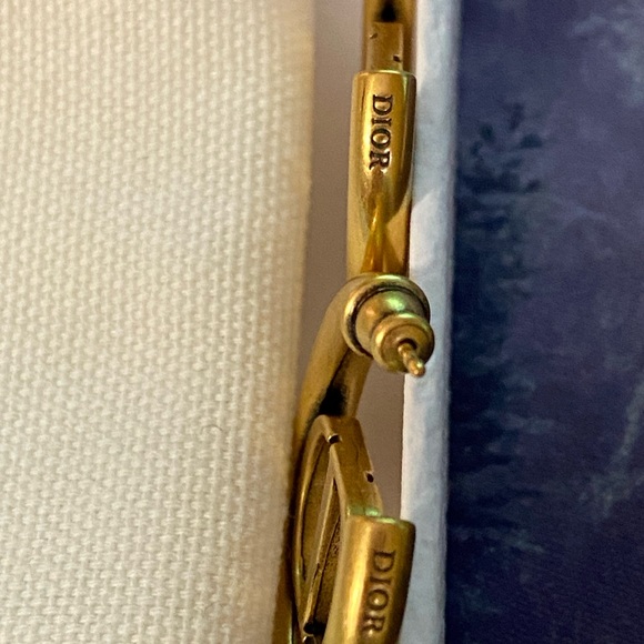 Dior 30 Montaigne Earrings - Picture 7 of 9